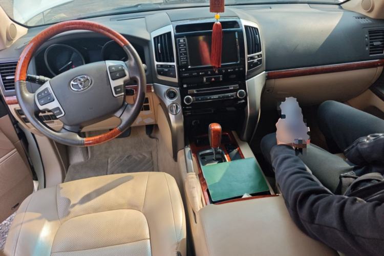 Used Toyota Land Cruiser 2015 5.7L VX-R Middle East