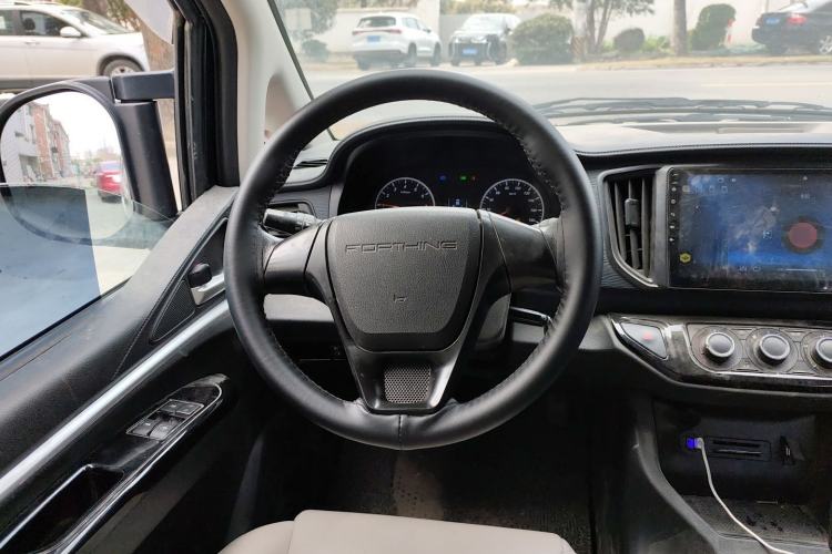 Used FORTHING Lingzhi 2024 M5L 1.5T Manual Base Model 7 Seats