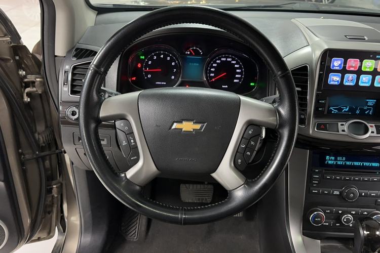 Used Chevrolet Captiva 2015 2.4L 4x4 Flagship Edition 7-Seater
