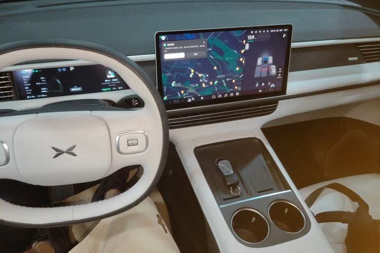 Used XPeng G6 2023 755 Ultra-Long Range Pro Center Console