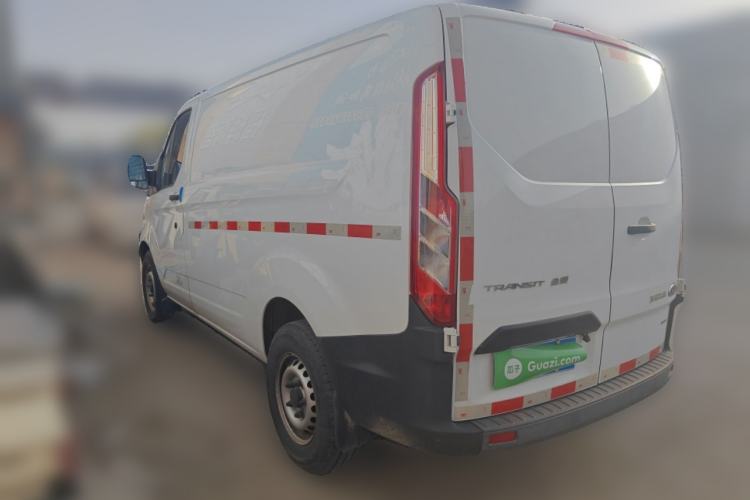 Used Ford Transit 2017 2.0T Diesel Van Short Wheelbase Low Roof China IV Standard
