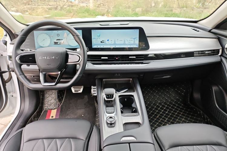 Used Chery Arrizo 8 2024 High-Performance Edition 2.0T DCT Powerfully Tuned Center Console