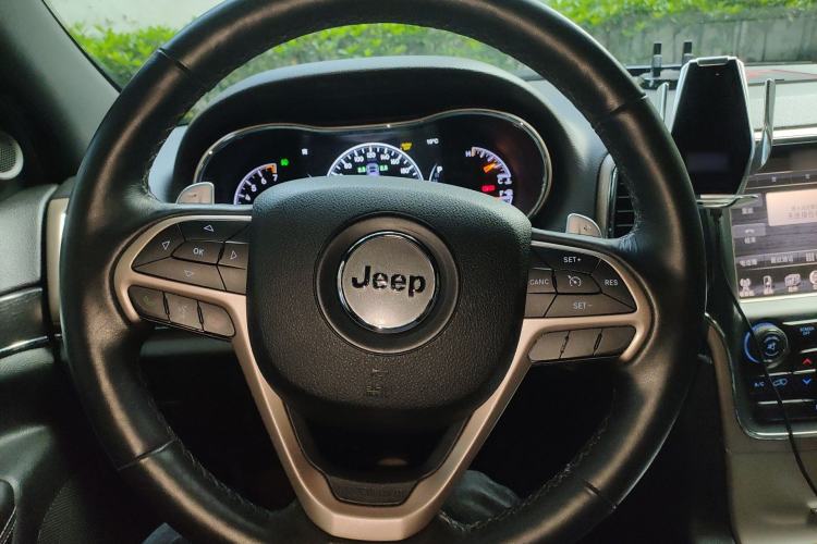 Used Jeep Grand Cherokee 2014 3.6L Elite Navigation Edition Steering Wheel