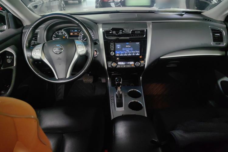 Used Nissan Teana 2016 Revised Version 2.0L XL Comfort Edition Center Console