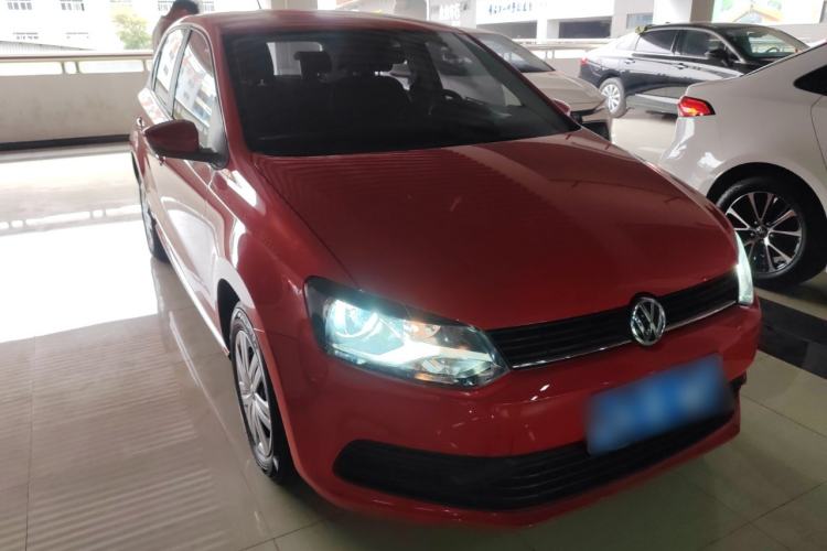 Used Volkswagen Polo 2016 1.4L Automatic Trendy Model Front Right 45 Deg