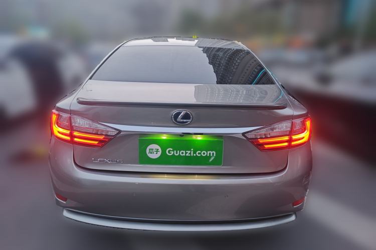 Used Lexus ES 2015 300h Comfort Edition Rear