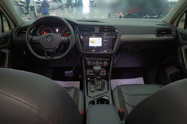 Used Volkswagen Tiguan L 2019 Revised 330TSI Automatic Two-Wheel Drive Smart & Luxury Edition China VI Standard Center Console