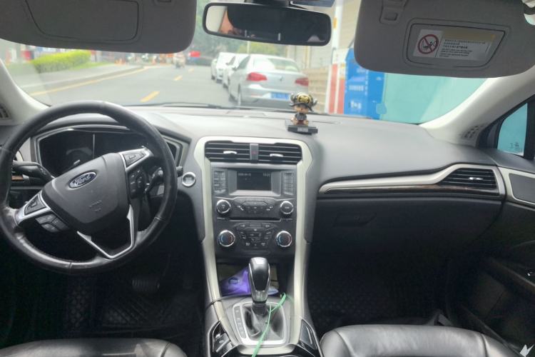 Used Ford Mondeo 2013 2.0L GTDi 200 Fashion Edition Center Console