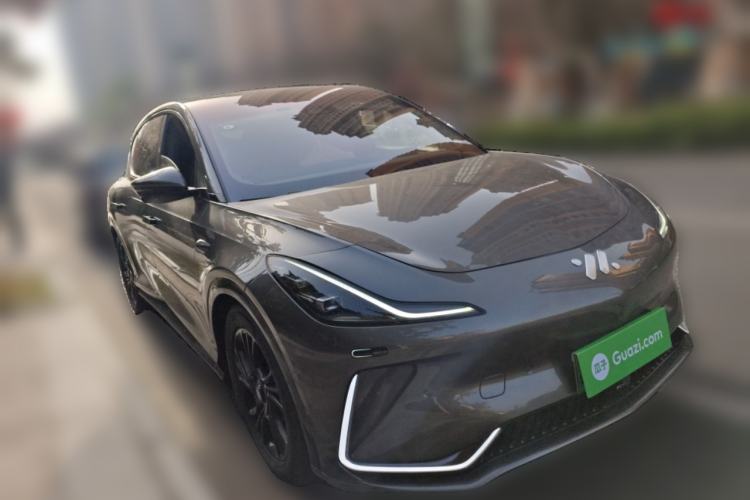 Used IM LS7 2023 100kWh Lux Rear-Drive Version Front Right 45 Deg