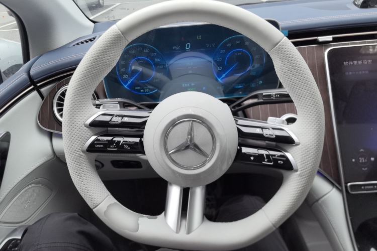 Used Mercedes-Benz EQE 2025 500 4MATIC Pioneer Edition Steering Wheel