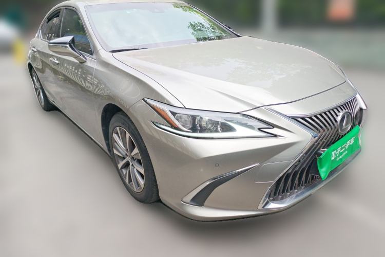 Used Lexus ES 2020 200 Excellence Edition Front Right 45 Deg