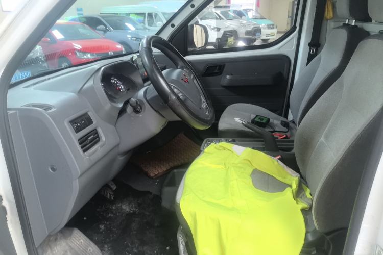 Used Wuling Yangguang 2024 300km Comfort Version with Sealed Windows 60kW
