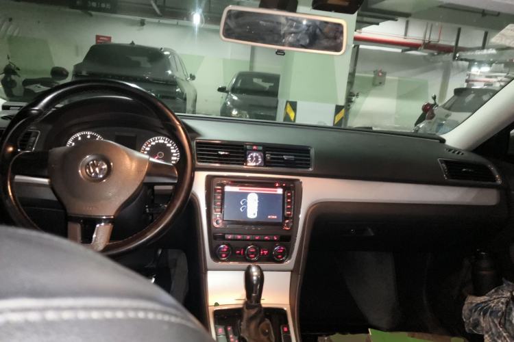 Used Volkswagen Passat 2014 1.8TSI DSG Prestige Navigation Edition Center Console