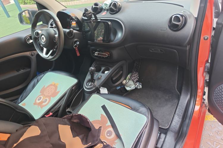 Used smart fortwo 2015 1.0L 52 kW Hardtop Passion Edition Center Console