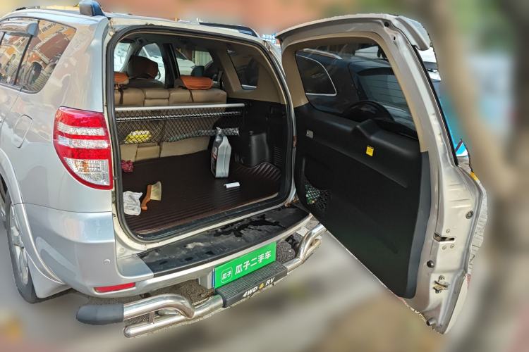 Used Toyota RAV4 2010 2.4L Automatic Deluxe Upgrade Edition Trunk