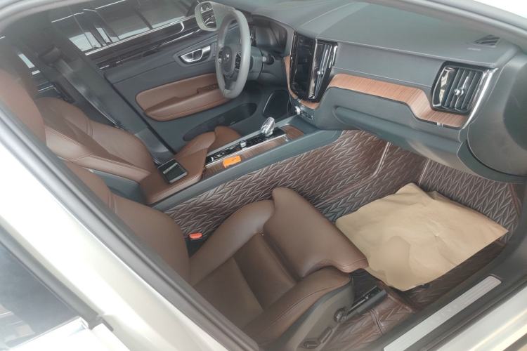 Used Volvo XC60 2023 B5 4x4 Smart Luxury Edition
