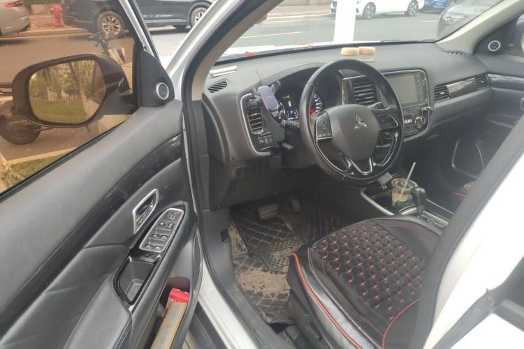 Used Mitsubishi Outlander 2019 2.0L Two-Wheel Drive Comfort Edition 5 Seats China V Standard