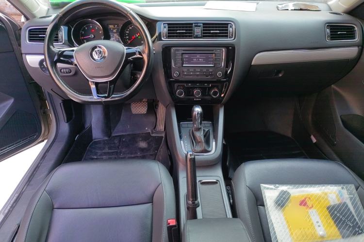 Used Volkswagen Sagitar 2015 1.6L Automatic Comfort Model
