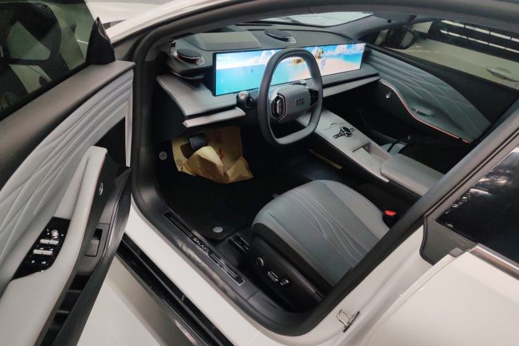 Used Geely Galaxy E8 2024 665 km Range Rear-Drive Starship Long-Range Version