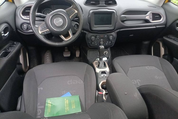 Used Jeep Renegade 2018 Connected Large Screen Version 180T Automatic Jingneng Version Center Console