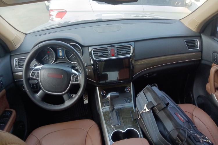 Used Haval H8 2015 2.0T Two-Wheel-Drive Luxury Version Center Console