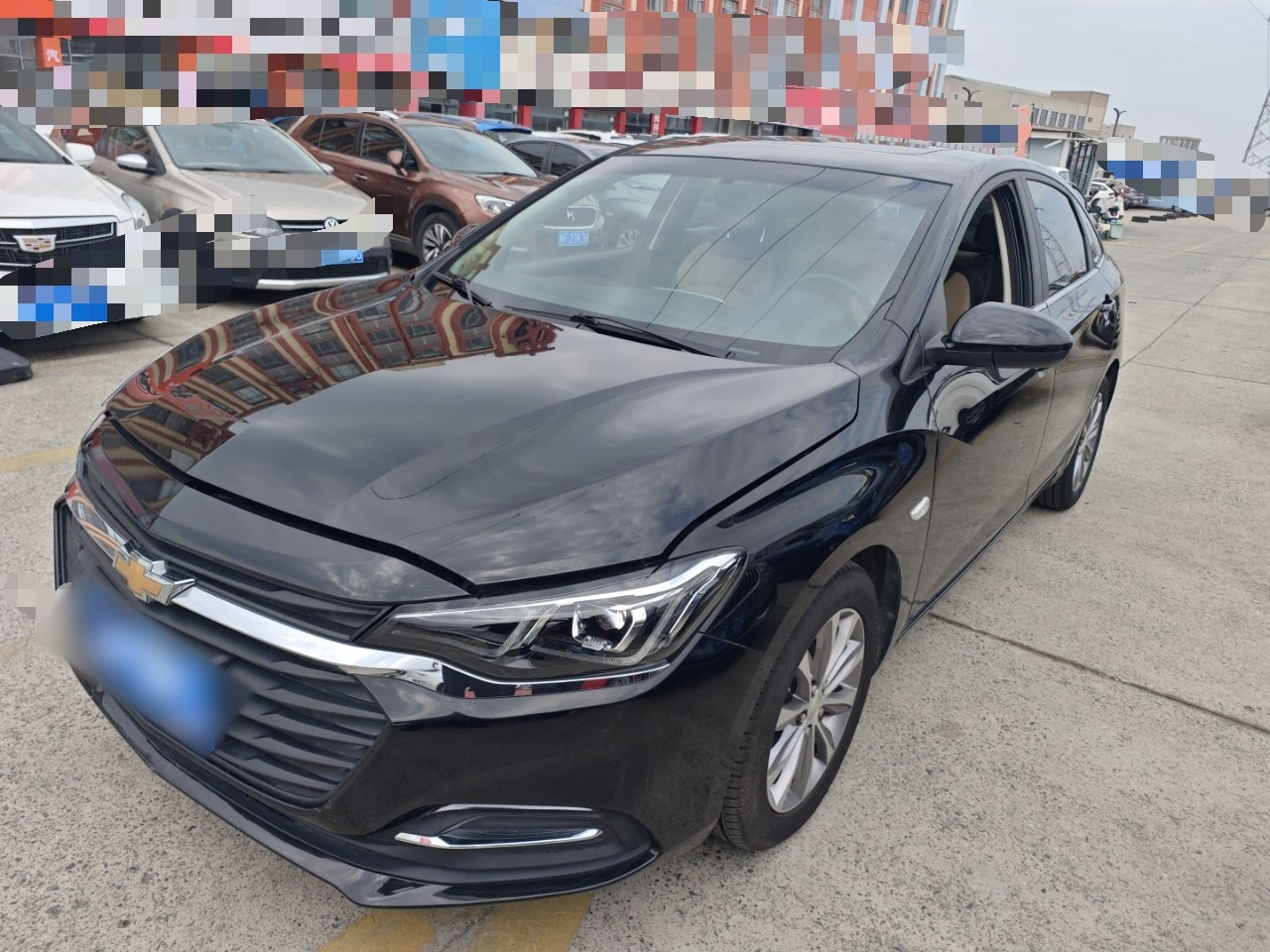 تحت مقدمة السيارة