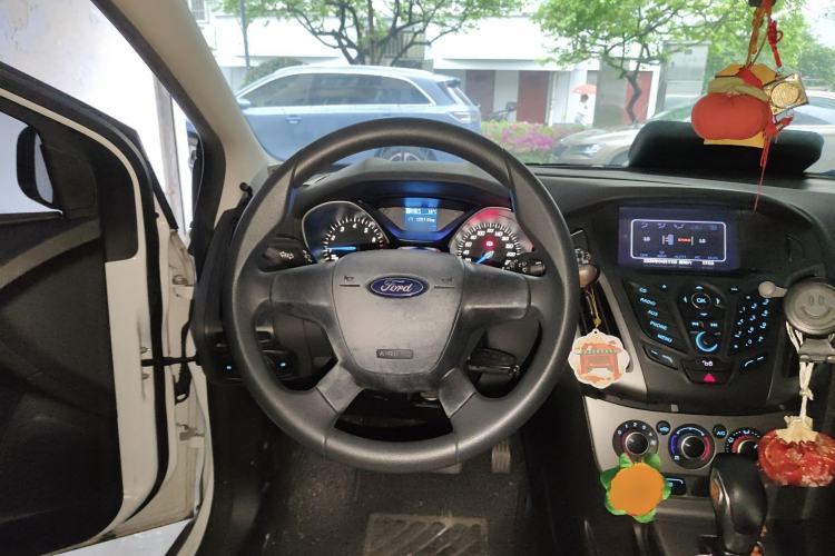 Used Ford Focus 2012 Hatchback 1.6L Automatic Comfort Model Steering Wheel