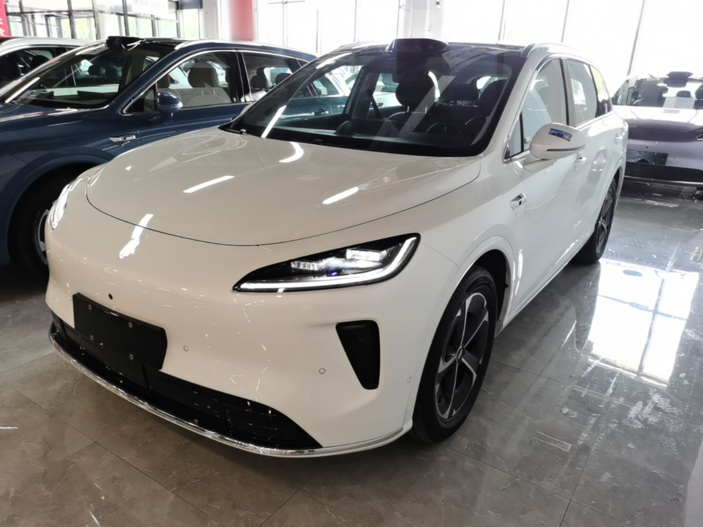 Unter der Vorderseite des Autos