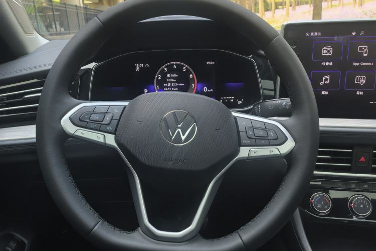 Used Volkswagen Sagitar 2025 300TSI DSG Excellence Edition Steering Wheel