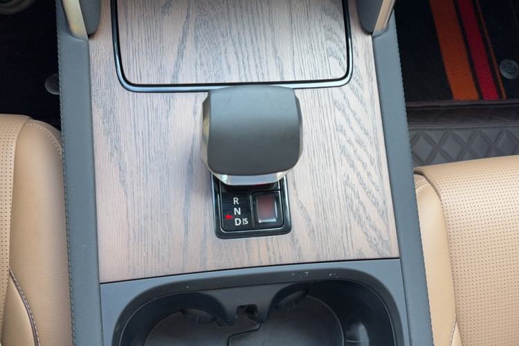 Used Land Rover Discovery Sport 2025 249 PS Performance Tech Edition Gear Lever