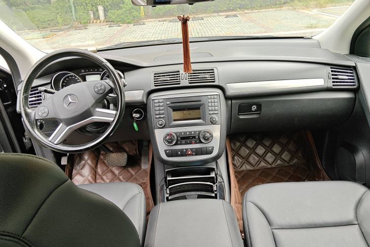 Used Mercedes-Benz R-Class 2011 R 300 L Business Model Center Console