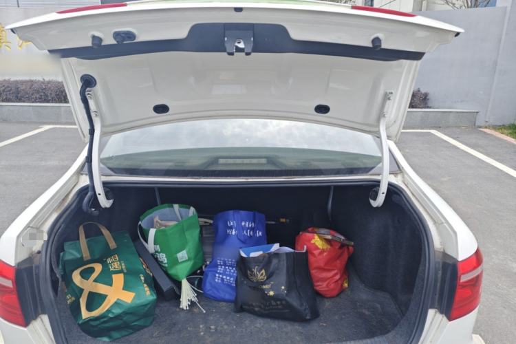 Used Volkswagen Lavida 2013 Revised Classic 1.6L Automatic Fashion Edition Trunk