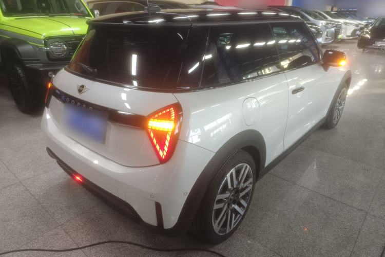 Used MINI MINI 2025 1.5T COOPER Classic Edition