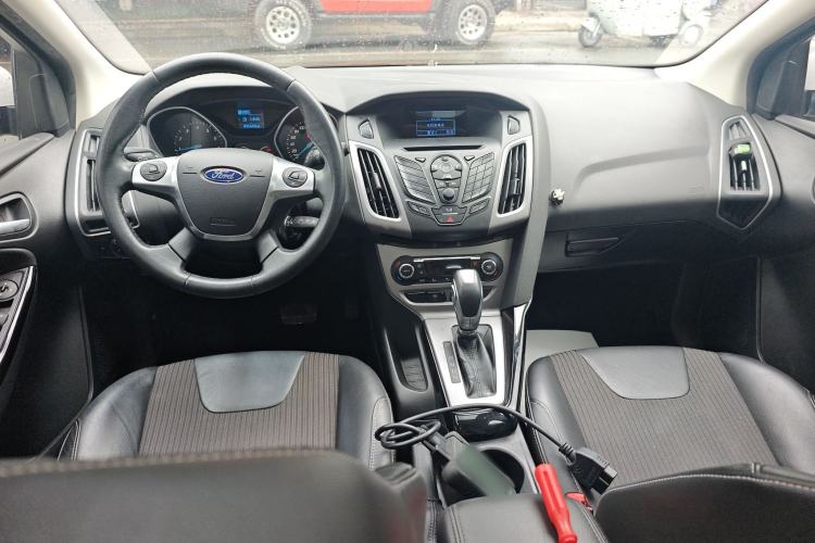 Used Ford Focus 2012 Hatchback 1.6L Automatic Fashion Edition Center Console