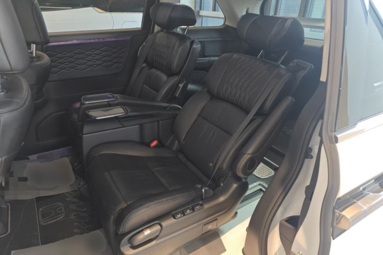 Used Honda Elysion 2022 2.0L eHEV Prestige Edition Left Rear Seat