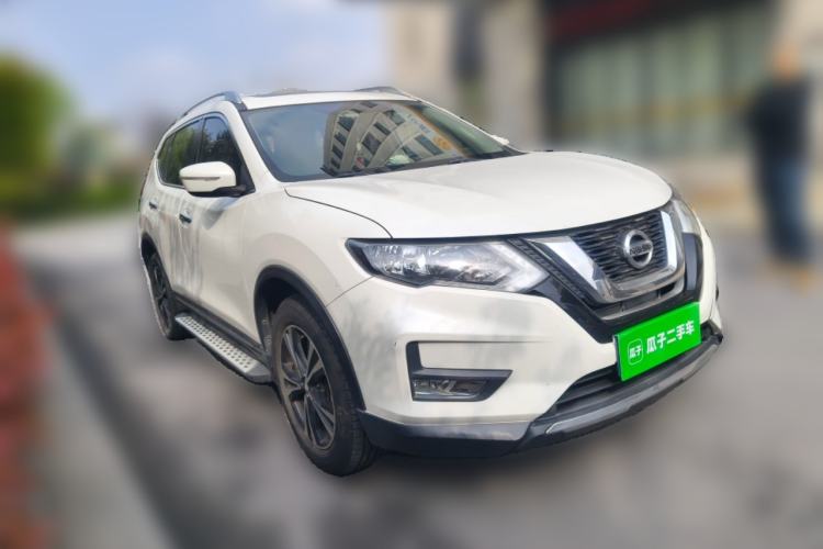 Used Nissan X-Trail 2017 2.5L CVT Leading Edition 4WD Front Right 45 Deg