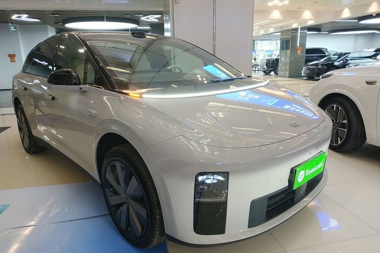 Used Li Auto i6 2025 Model Four-Wheel-Drive Standard Type Front Right 45 Deg