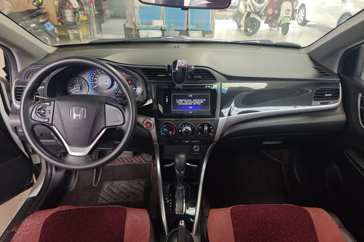 Used Honda Crider 2015 1.8L automatic luxury edition
