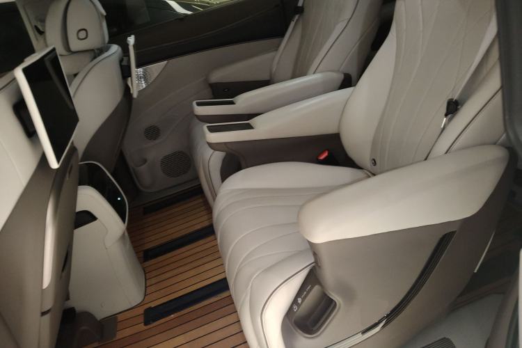 Used Denza D9 2022 DM-i 970 Four-Wheel Drive Flagship Model
