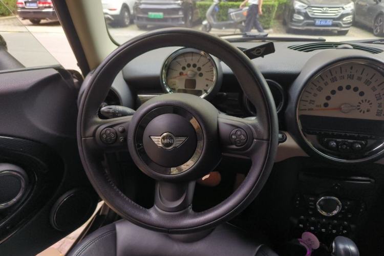 Used MINI 2011 1.6L ONE
