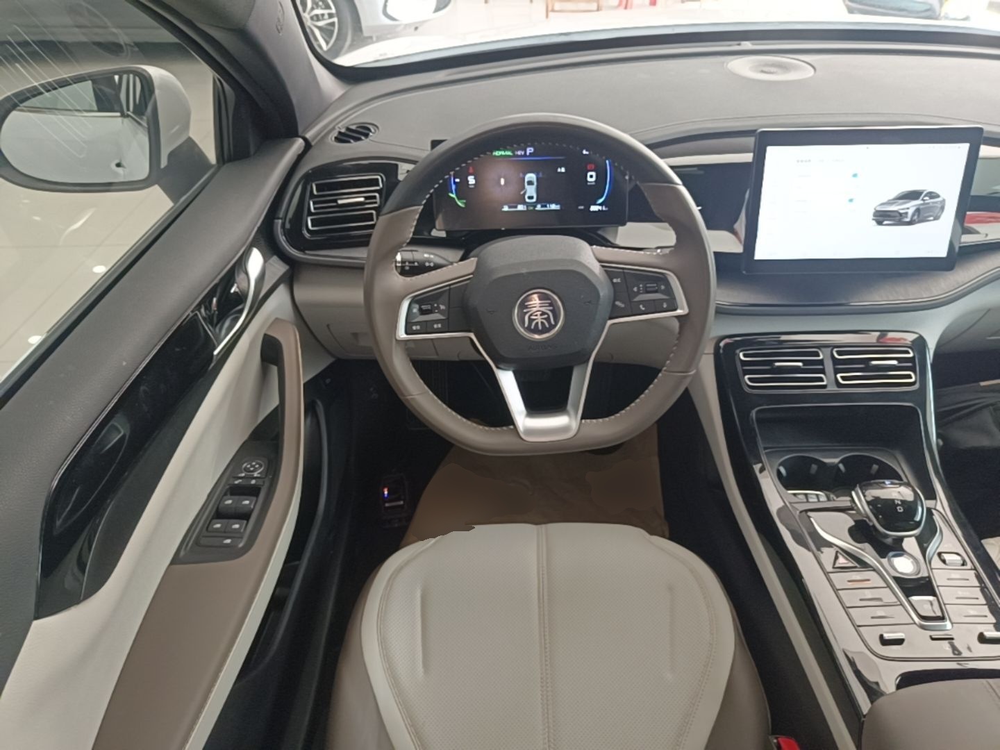 BYD Qin PLUS 2024 HONOR Edition DM-i 55KM Leading Model — снимка 13
