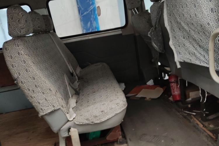 Used SAIC MAXUS Xintu V80 2012 2.5T Mid-Roof Value-Added Logistics Version A Left Rear Seat