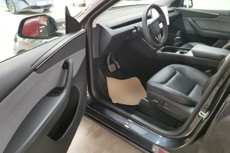 Used Tesla Model Y 2025 Rear-Wheel-Drive Version
