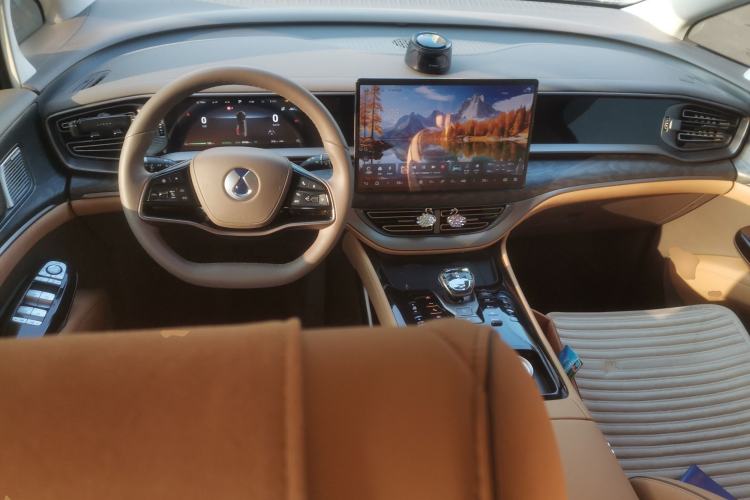 Used Denza D9 2022 DM-i 1040 Prestige Model