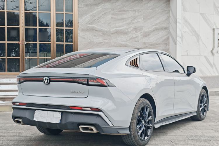 Used CHANGAN UNI-V 2025 1.5T 500Bar Prestige Version
