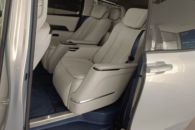 Used Buick Century 2025 2.0T Seven-Seater Yinshi Edition
