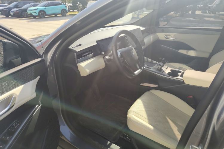 Used BYD Qin PLUS 2025 DM-i Smart Drive 120KM Superior Model
