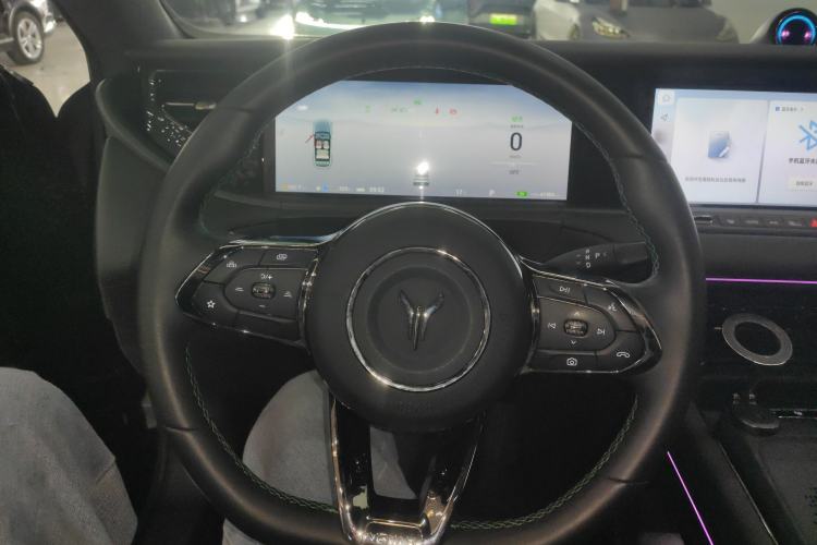 Used VOYAH FREE 2025 318 259 km All-Wheel-Drive Exploration Edition
