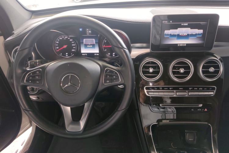 Used Mercedes-Benz GLC 2019 GLC 260 L 4MATIC Dynamic Model Center Console