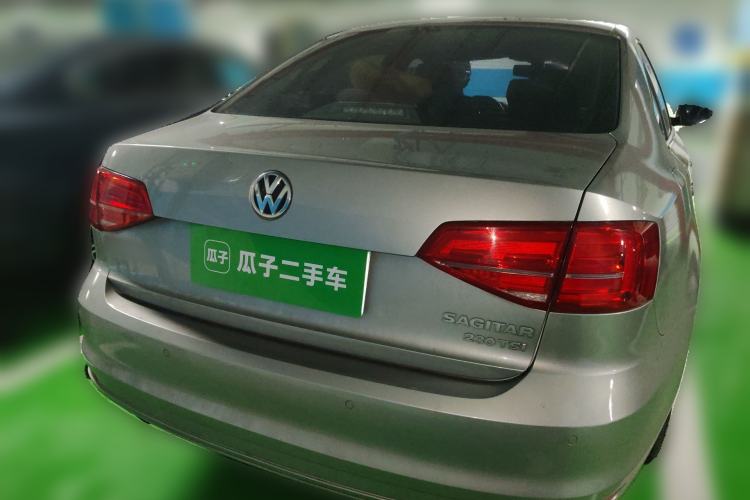 Used Volkswagen Sagitar 2015 230TSI Automatic Luxury Model
